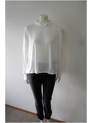 　　綿100%ハイネックブラウス